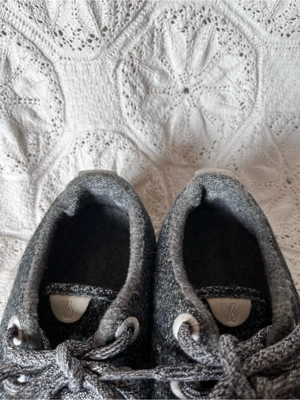 allbirds sneakers tennis shoes women’s 9 gray merino wool runners fabric